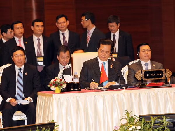 Hội nghị cấp cao ASEAN chú trọng xây dựng cộng đồng khu vực ảnh 1