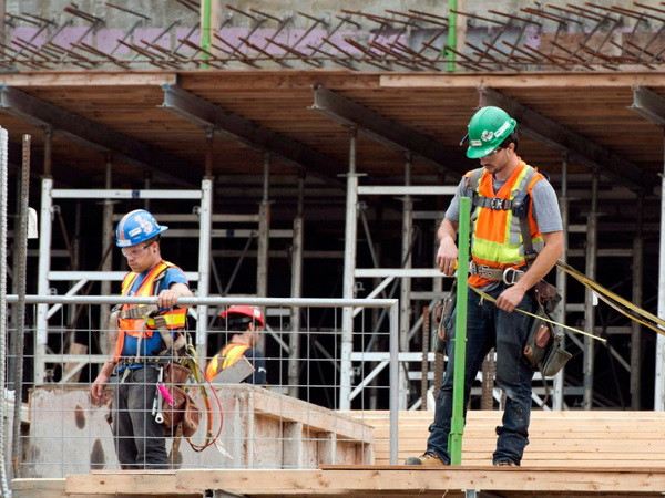 Kinh tế Canada bất ngờ mất 28.900 việc làm trong tháng Tư ảnh 1