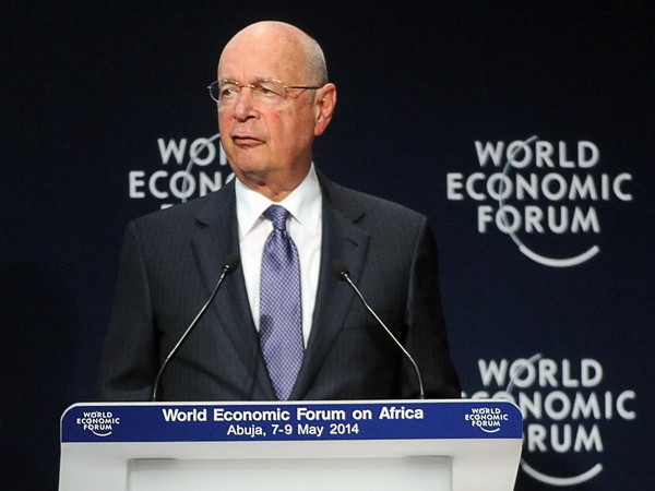 Chủ tịch WEF Klaus Schwab phát biểu tại diễn đàn ngày 8/5. (Ảnh: AFP/TTXVN) Diễn đàn kinh tế về châu Phi hút hơn 68 tỷ USD tiền đầu tư ảnh 1