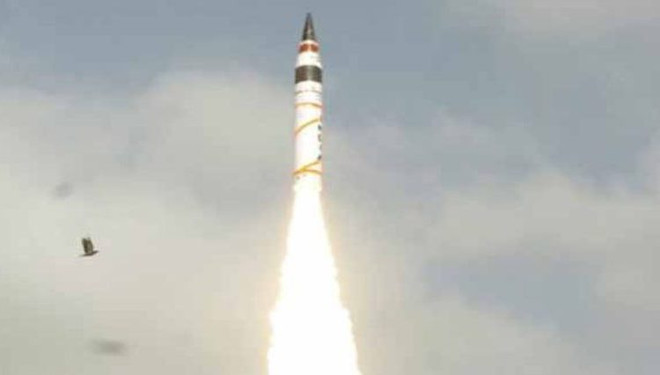 Ấn Độ thử thành công tên lửa đất đối không tầm xa LR-SAM ảnh 1