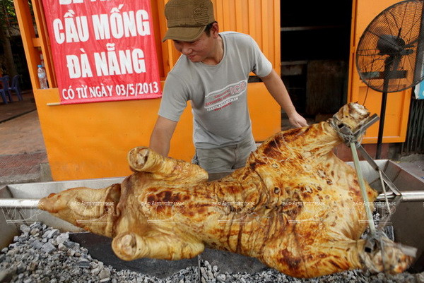 Bê thui Cầu Mống - món ăn đặc sản nổi tiếng của Việt Nam ảnh 1