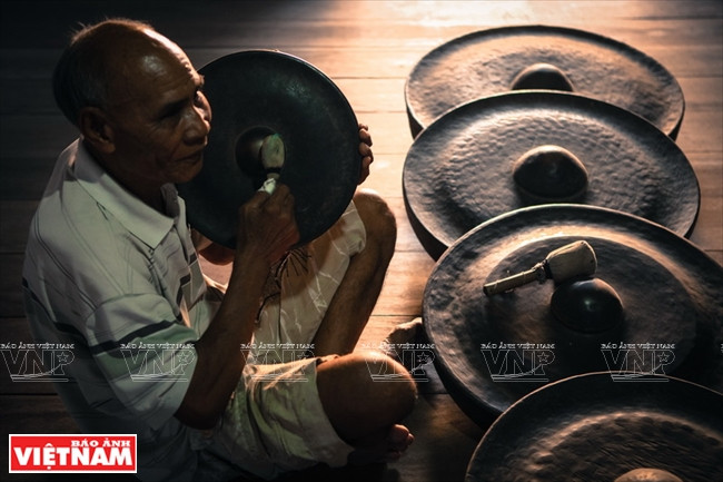 Cồng chiêng - sứ giả văn hóa kết nối du khách với đại ngàn Tây Nguyên ảnh 5