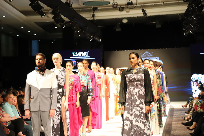 Bộ sưu tập của NTK Việt gây ấn tượng tại tuần lễ thời trang ở London ảnh 1