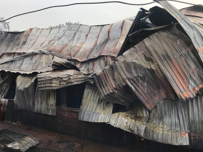 Đang cháy lớn xưởng sơn tại Hoài Đức, khói bốc cao hàng chục mét ảnh 8