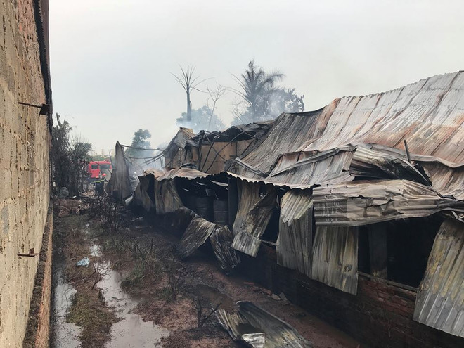 Đang cháy lớn xưởng sơn tại Hoài Đức, khói bốc cao hàng chục mét ảnh 6