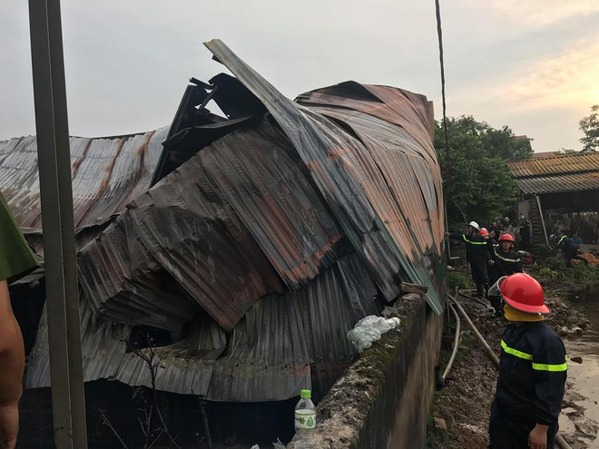 Đang cháy lớn xưởng sơn tại Hoài Đức, khói bốc cao hàng chục mét ảnh 5