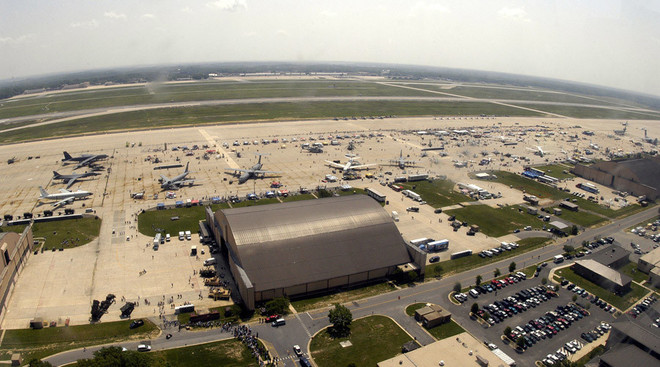 Căn cứ không quân của Tổng thống Mỹ bị đe dọa đánh bom ảnh 1