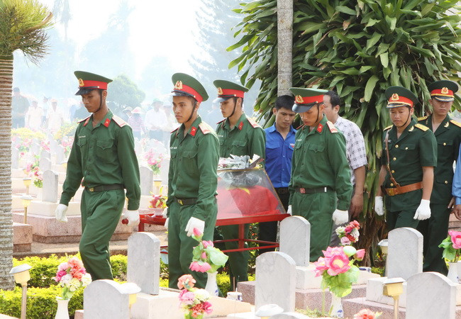 Thừa Thiên-Huế truy điệu, an táng hài cốt liệt sỹ hy sinh ở Lào ảnh 1