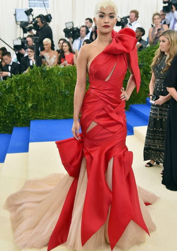 Rihanna diện trang phục lạ thống lĩnh thảm đỏ Met Gala 2017 ảnh 4