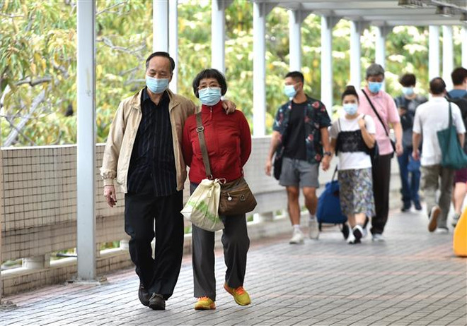 Hong Kong xem xét lập hộ chiếu vaccine với một số nước trong khu vực ảnh 1