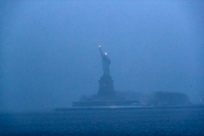 Bão muộn tấn công Mỹ gây ảnh hưởng nghiêm trọng tới người dân ảnh 1