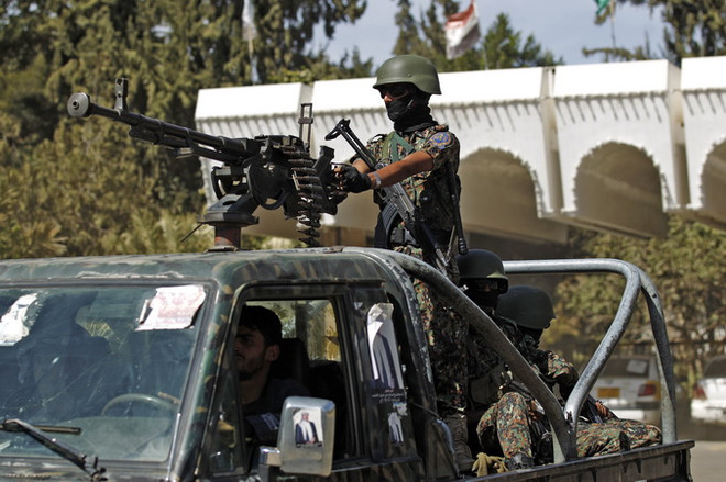 Lực lượng an ninh Yemen gác tại Sanaa. (Nguồn: AFP/TTXVN) Đồng minh cấp cao của cố tổng thống Yemen bỏ trốn khỏi thủ đô ảnh 1