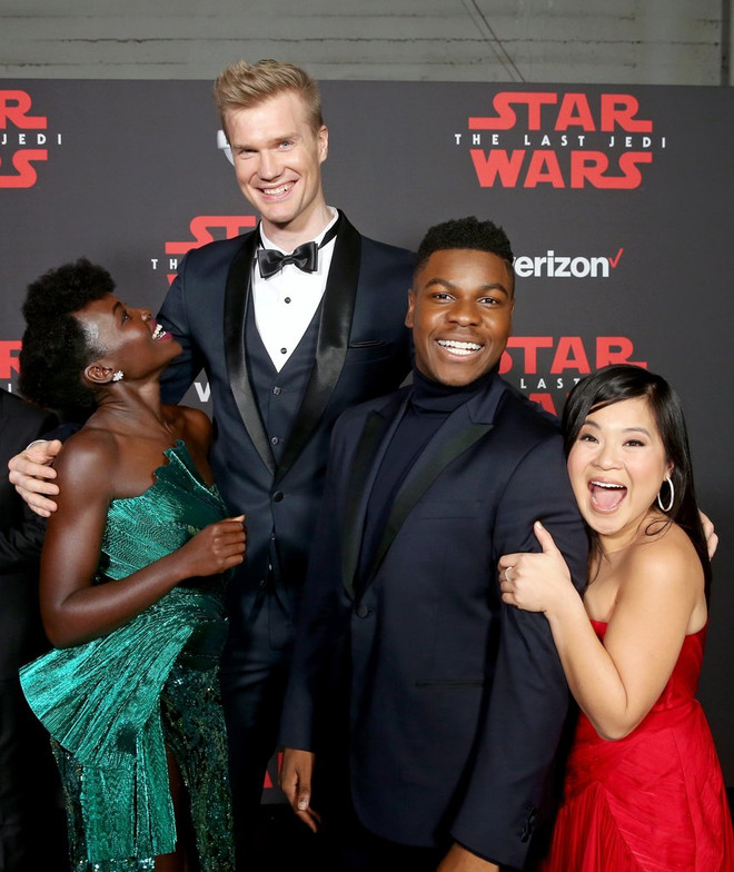 Kelly Marie Tran chọn êkíp Việt để 'gửi vàng' tại lễ ra mắt Star Wars ảnh 4
