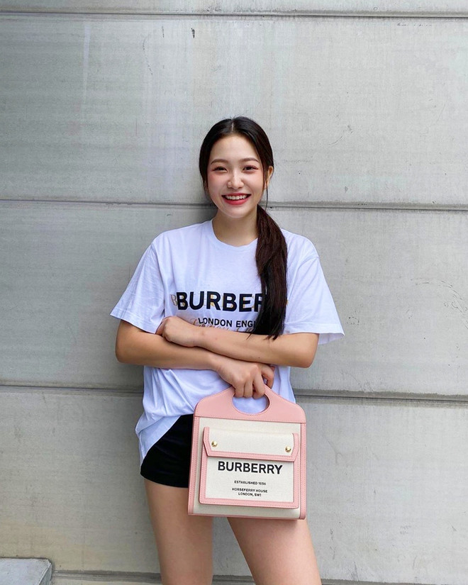 Pocket Bag - tuyệt phẩm túi của Burberry "khuynh đảo" dàn sao thế giới ảnh 6