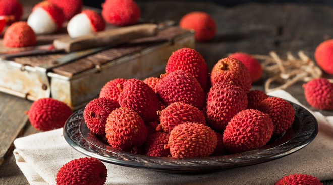 Làn da của bạn sẽ trở nên "xấu xí" nếu ăn liên tục những loại quả này ảnh 2