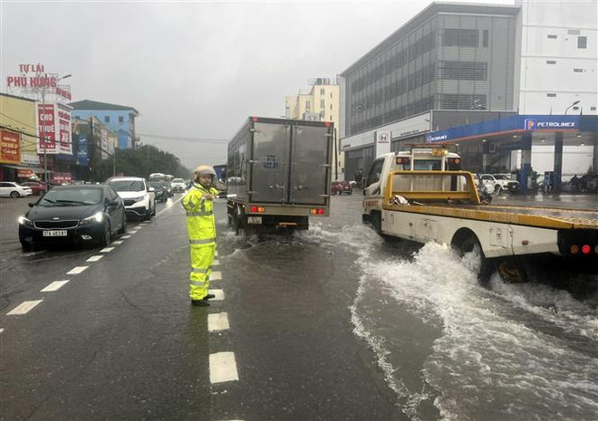 Các tỉnh ở khu vực Trung Bộ có mưa vừa, mưa to đến ngày 3/12 ảnh 1