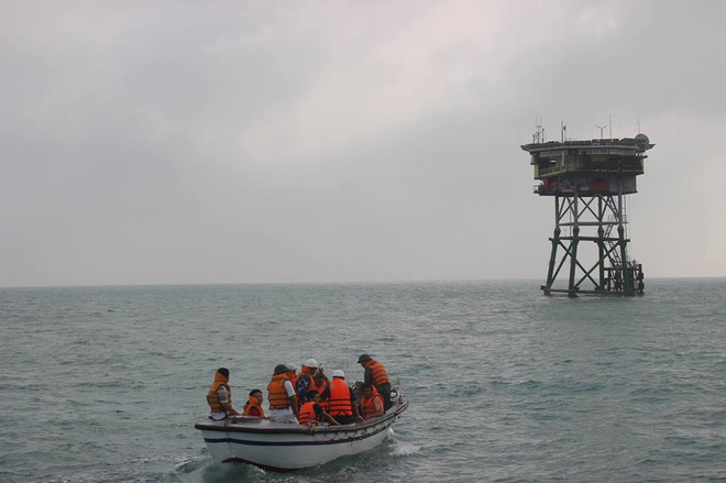 Bài 4: Đón Tết trên "nhà thép" được dựng giữa biển ảnh 2