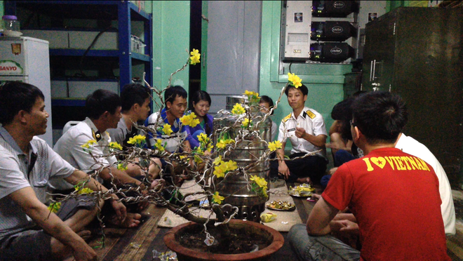 Bài 4: Đón Tết trên "nhà thép" được dựng giữa biển ảnh 1