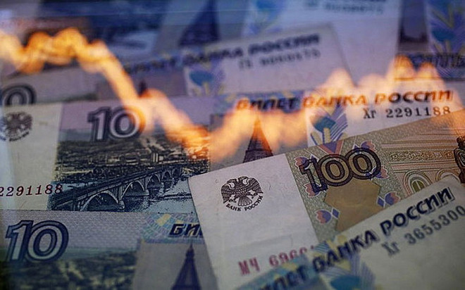 Đồng ruble. (Nguồn: Reuters) Nga tăng mạnh lãi suất cơ bản lên 17% để cứu nền kinh tế ảnh 1