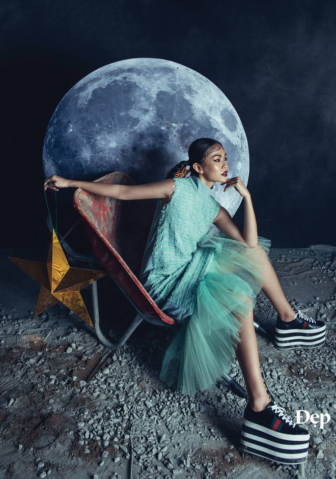 Ngắm Sơn Tùng M-TP ma mị trong “To the moon and back” ảnh 3