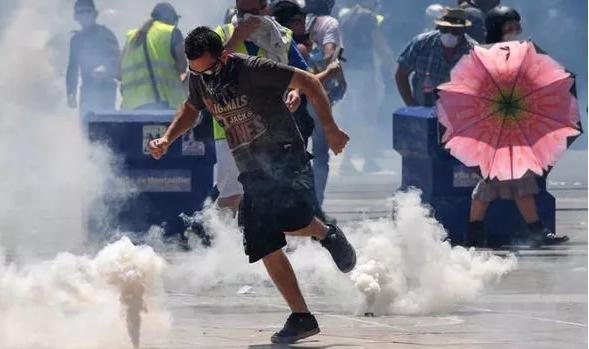 Cảnh sát Pháp trấn áp người biểu tình phản đối thượng đỉnh G7 ảnh 1