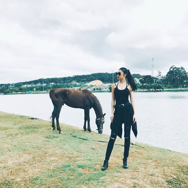 Mỹ nhân Việt diện đồ ấn tượng trong những ngày chớm Hè ảnh 11