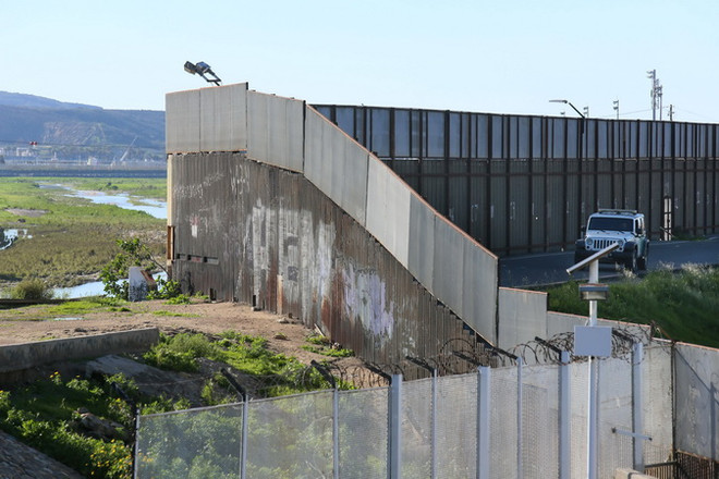 Doanh nghiệp Mexico quan tâm dự án xây tường biên giới với Mỹ ảnh 1