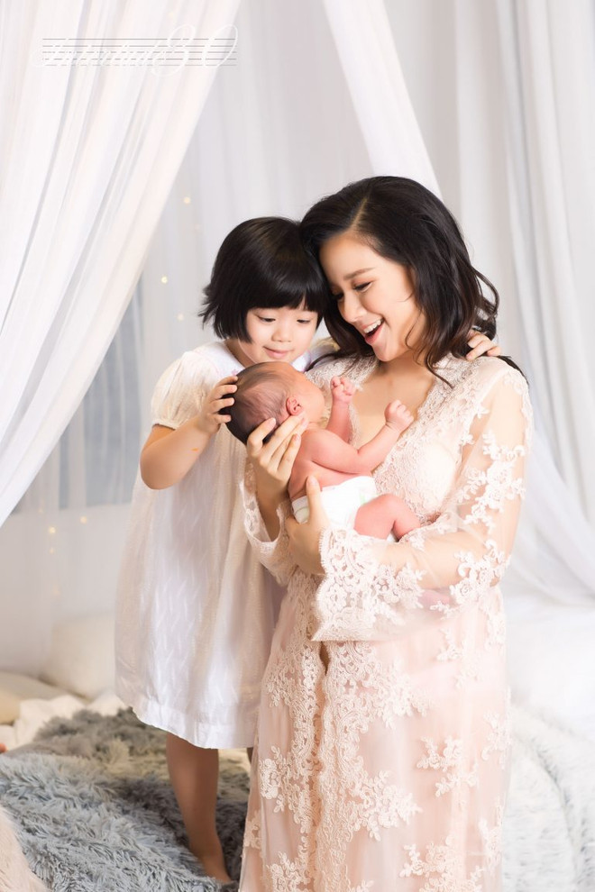 MC Minh Trang: ''Tôi thấy mình viên mãn trong sự lộn xộn của lũ trẻ'' ảnh 6