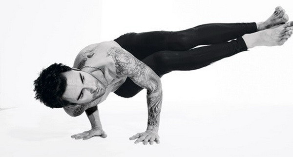 Những ngôi sao nam của kinh đô Hollywood "nghiện" tập yoga ảnh 1