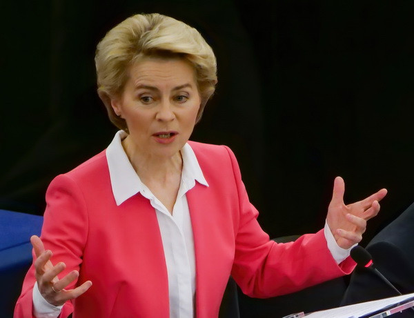 Chủ tịch đắc cử Ủy ban châu Âu (EC) Ursula von der Leyen phát biểu tại Nghị viện châu Âu ở Strasbourg, Pháp, ngày 27/11/2019. (Ảnh: THX/TTXVN) Chủ tịch đắc cử EC cam kết chống lại các nguy cơ biến đổi khí hậu ảnh 1