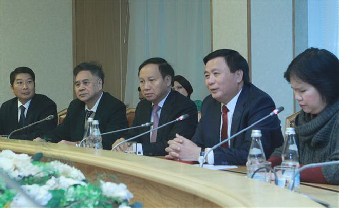 Ông Nguyễn Xuân Thắng, Bí thư Trung ương Đảng, Chủ tịch Hội đồng Lý luận Trung ương, Giám đốc Học viện Chính trị quốc gia Hồ Chí Minh phát biểu tại buổi làm việc. (Ảnh: Trần Hiếu/TTXVN) Tăng quan hệ hữu nghị truyền thống tốt đẹp với Đảng Cộng sản Nga ảnh 1