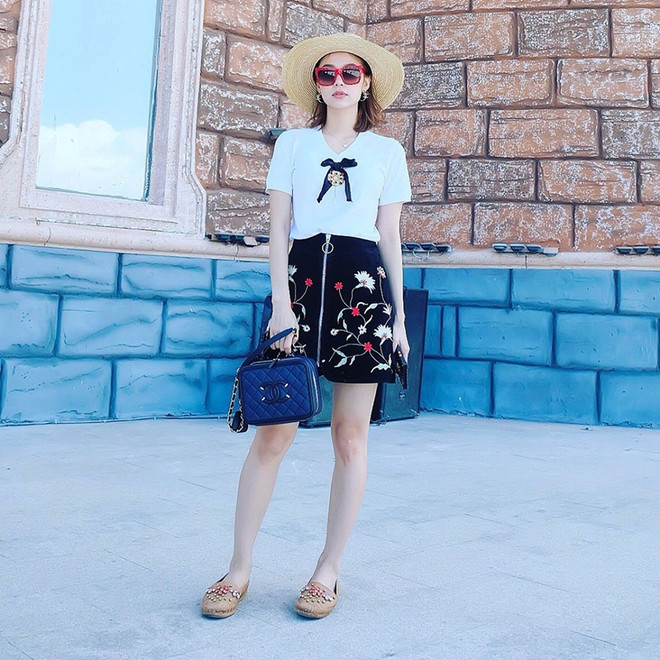 Hồ Ngọc Hà và loạt sao nổi bật trên phố với trang phục tỏa nắng ảnh 9