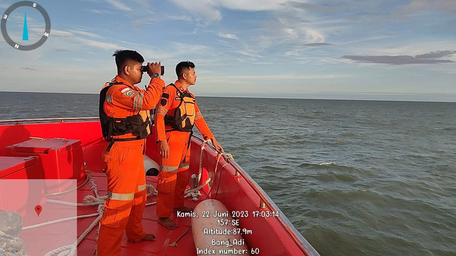 Indonesia tìm kiếm chiếc thuyền chở 8 người mất tích ở biển phía Đông ảnh 1