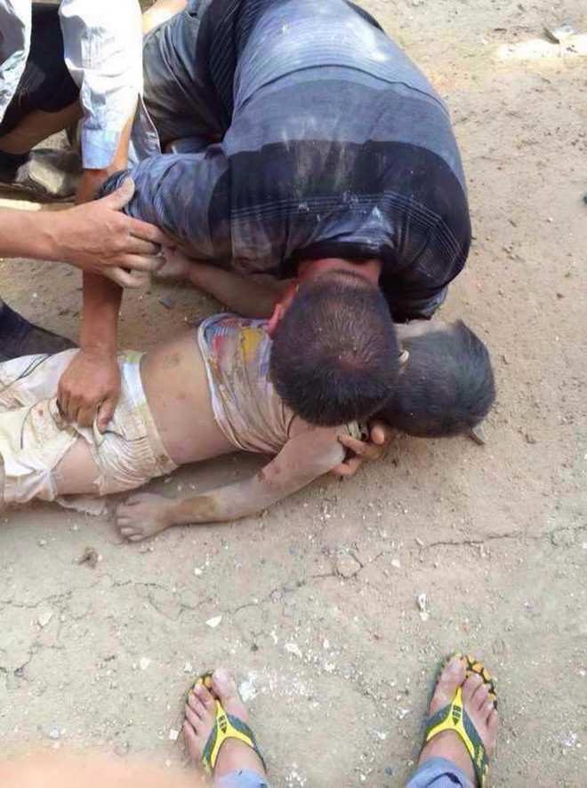 [Photo] Thành phố Chiêu Thông ở Trung Quốc tang thương sau động đất ảnh 1