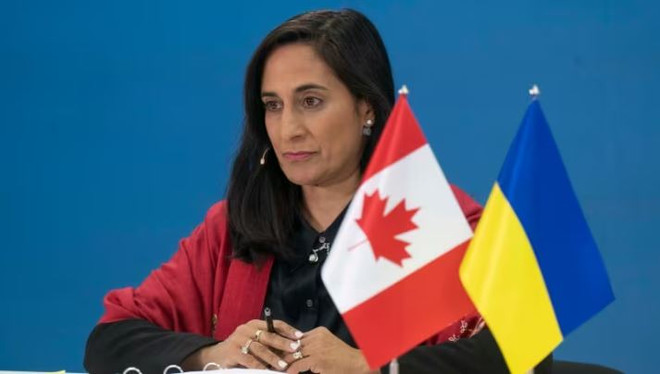 Bộ trưởng Quốc phòng Canada Anita Anand bất ngờ đến Ukraine ảnh 1