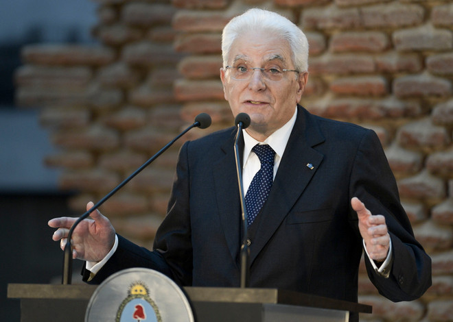 Tổng thống Sergio Mattarella. (Nguồn: AFP/TTXVN) Tổng thống Italy giải tán Quốc hội để chuẩn bị cho tổng tuyển cử ảnh 1