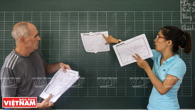 Thầy Rick dạy tiếng Anh cho trẻ em nghèo Thành phố Hồ Chí Minh ảnh 4