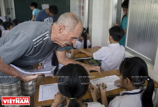 Thầy Rick dạy tiếng Anh cho trẻ em nghèo Thành phố Hồ Chí Minh ảnh 7