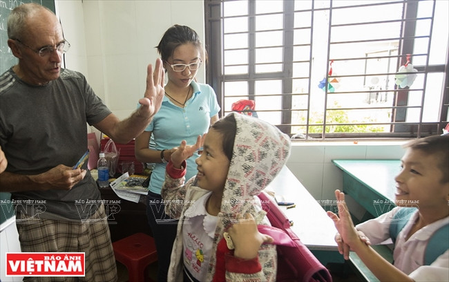 Thầy Rick dạy tiếng Anh cho trẻ em nghèo Thành phố Hồ Chí Minh ảnh 10