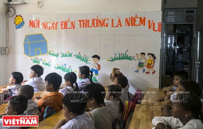 Thầy Rick dạy tiếng Anh cho trẻ em nghèo Thành phố Hồ Chí Minh ảnh 2