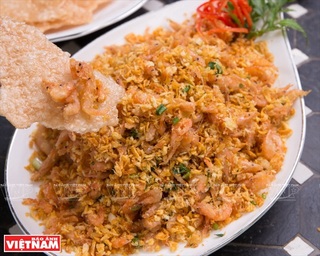 Cảm nhận vị tươi ngon của món tép chiên giòn xúc bánh đa ảnh 4