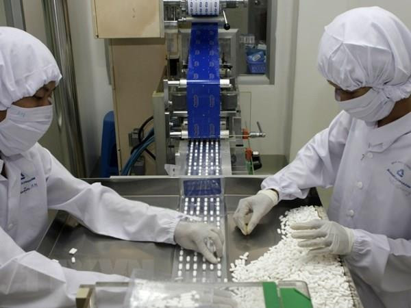 Sản xuất thuốc theo tiêu chuẩn GMP-WHO. (Ảnh: TTXVN) Vụ VN Pharma: Khép kín quy trình hợp thức bán thuốc giả giá cao ảnh 2