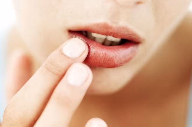 Những gợi ý hay giúp vùng da mắt, môi không còn mệt mỏi ảnh 1