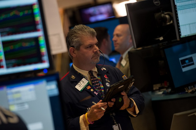 Thị trường chứng khoán biến động sau thông tin lãi suất của Fed ảnh 1