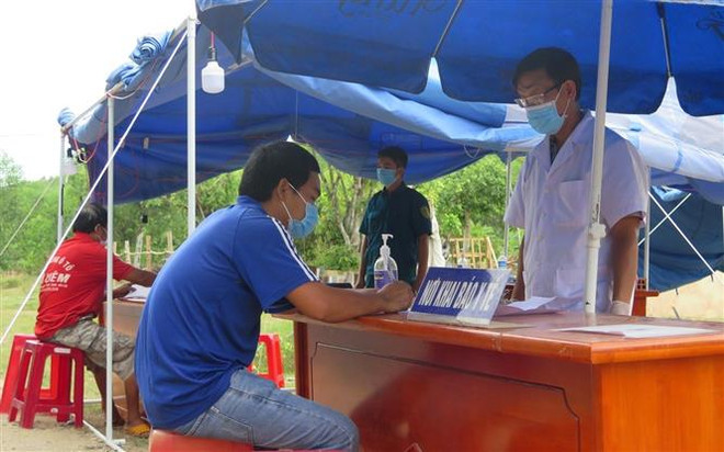 Cuộc chiến chống dịch COVID-19 ở nơi "hoa vàng cỏ xanh" Phú Yên ảnh 1