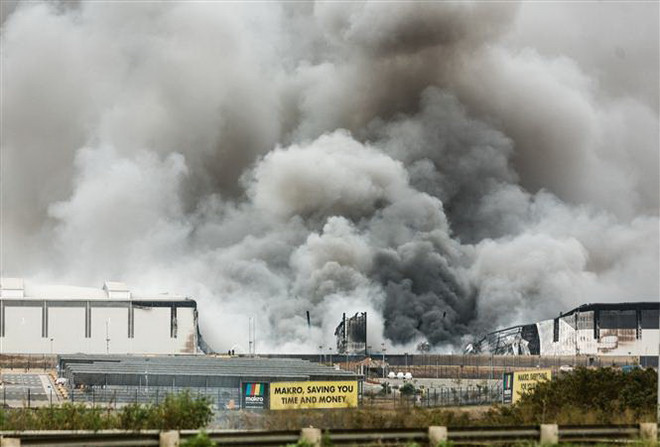 Tình hình bạo lực tiếp tục gây ảnh hưởng đến hoạt động ở Nam Phi ảnh 2