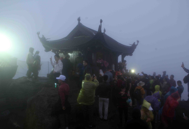 Đông Bắc Bộ rét kèm mưa nhỏ, Đông Nam Bộ nắng nóng 36 độ C ảnh 1