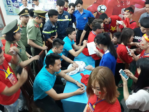 Cầu thủ Hà Nội T&T tham gia tuyển U23 giao lưu người hâm mộ Ninh Thuận ảnh 1