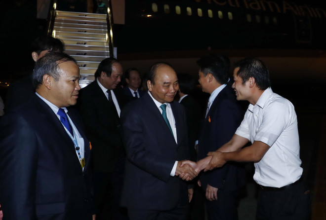 [Photo] Thủ tướng Nguyễn Xuân Phúc đến Tokyo, bắt đầu thăm Nhật Bản ảnh 3