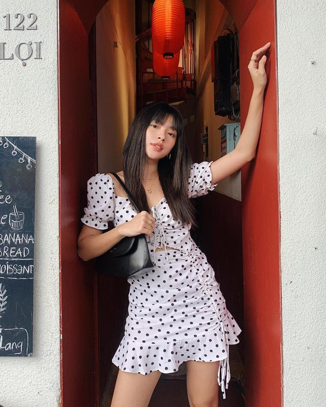 Nắng nóng đỉnh điểm, mỹ nhân Việt cùng diện đồ trắng sáng 'giải nhiệt' ảnh 2